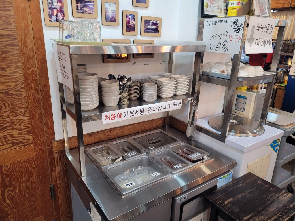 명가춘천닭갈비막국수 셀프바 반찬 구성