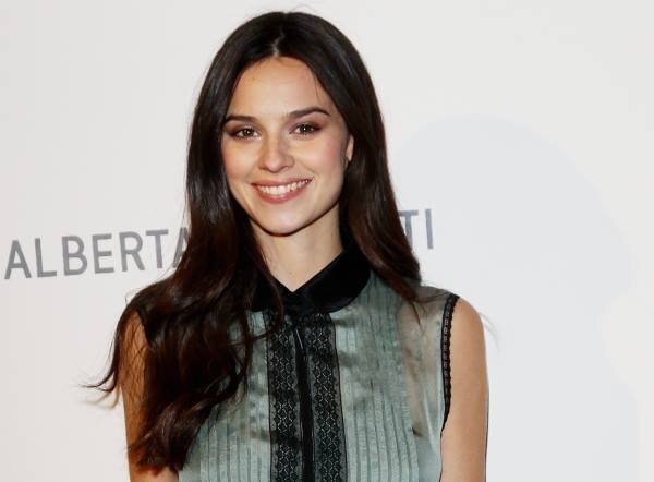 케이티 루이스 사운더스 웃는 사진