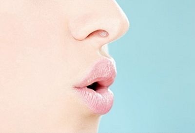 입술이 붓는 이유