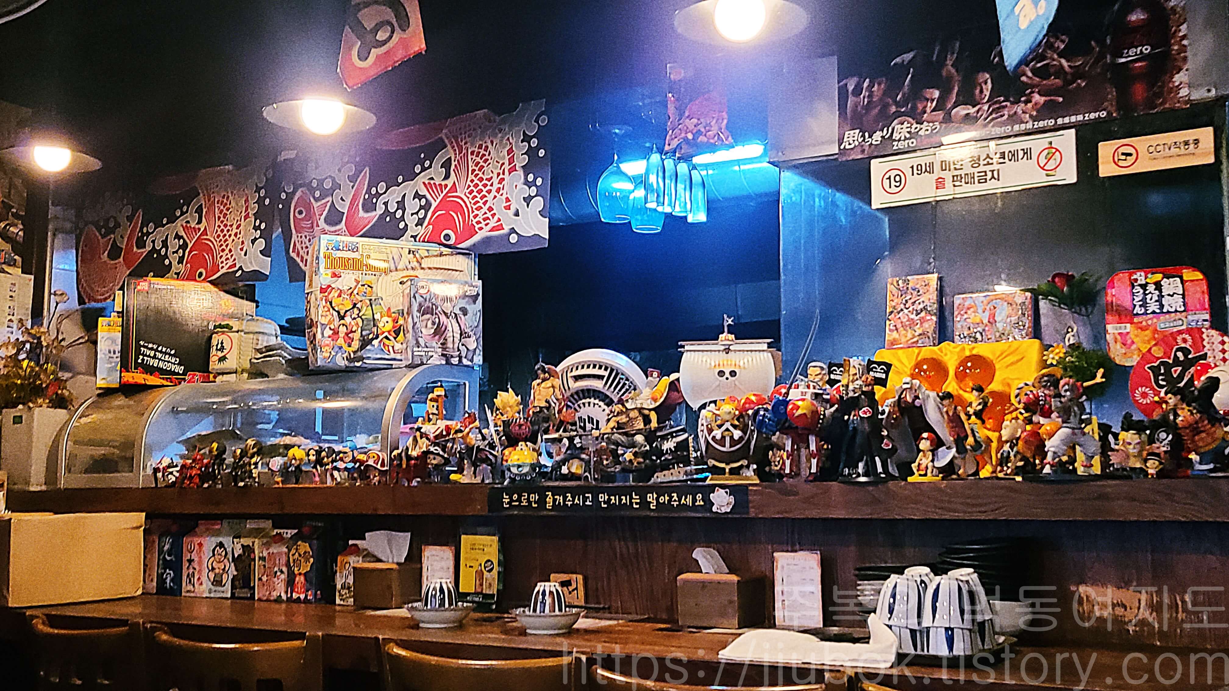 인천-작전동-이자카야-토리카와-분위기-피규어