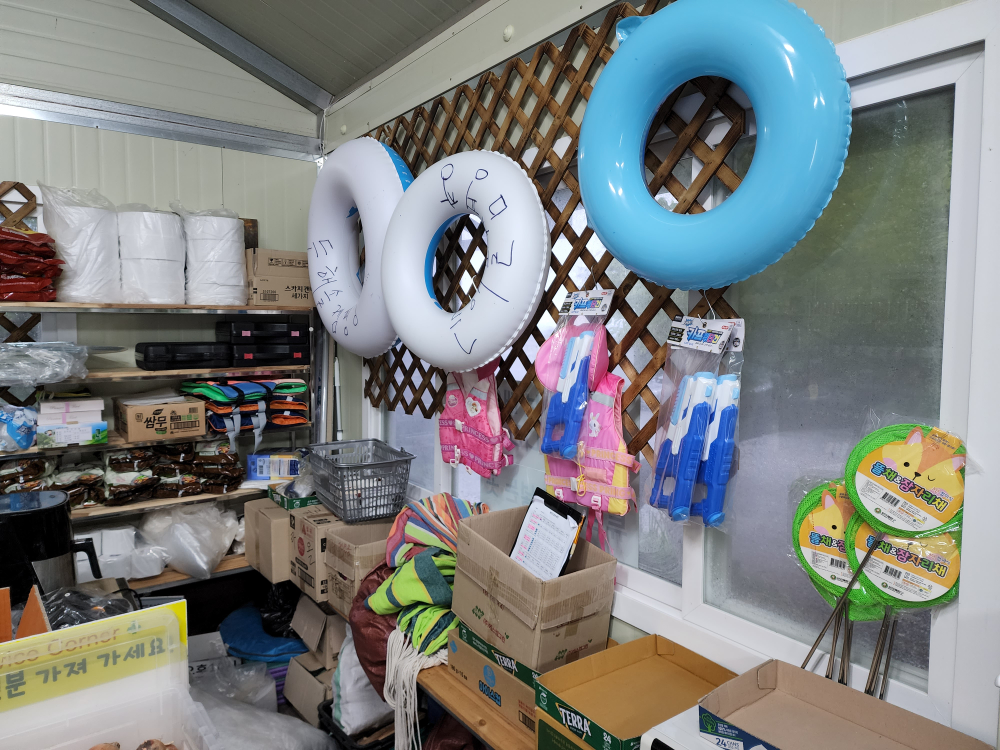 22년 8월 산청 든해솔 계곡 캠핑장 매점 사진 4