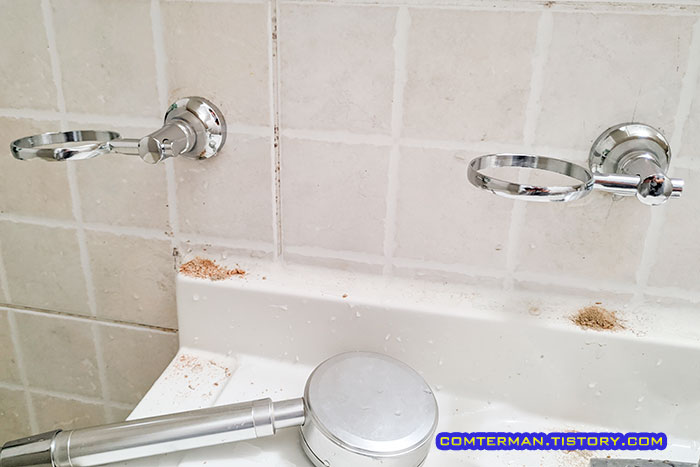 욕실 컵걸이 방향