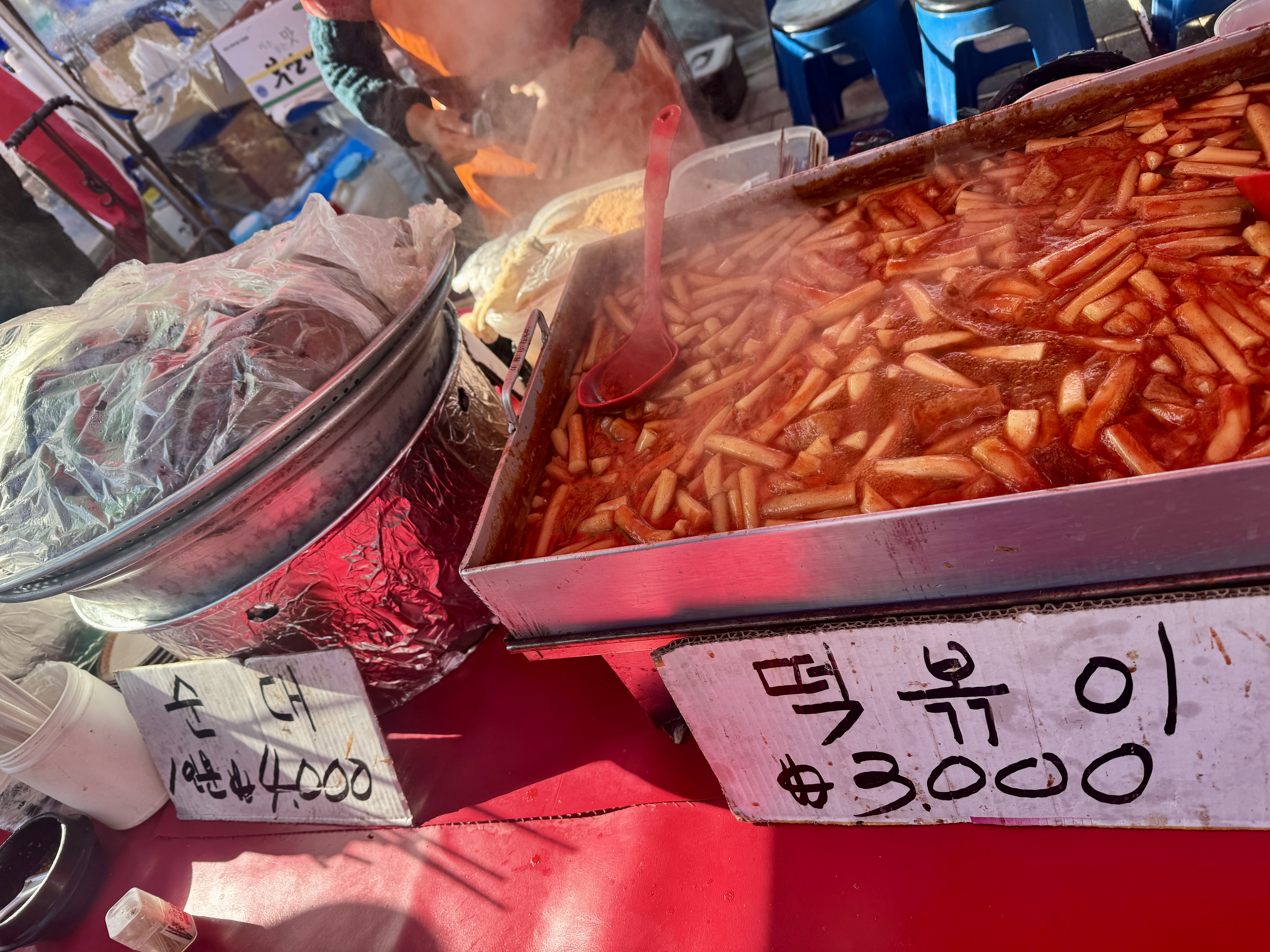강화도 5일장 떡볶이와 순대 포장마차 모습