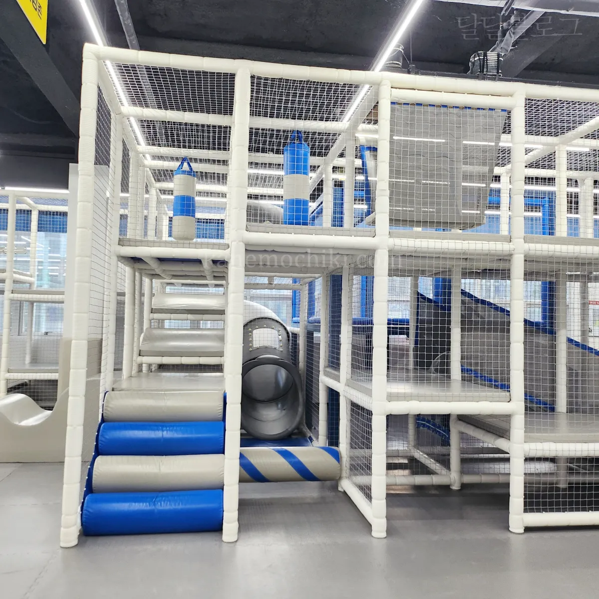 코코파파-키즈카페-정글짐