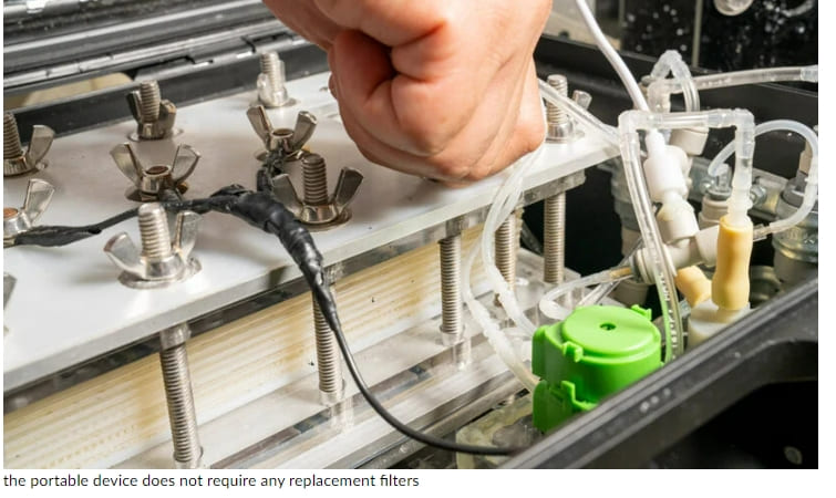 MIT 한국인이 만든...버튼 한 번만 누르면 깨끗한 물 만드는 휴대용 담수화 장치 VIDEO: MIT researchers build portable desalination unit that generates clean water at the push of a button