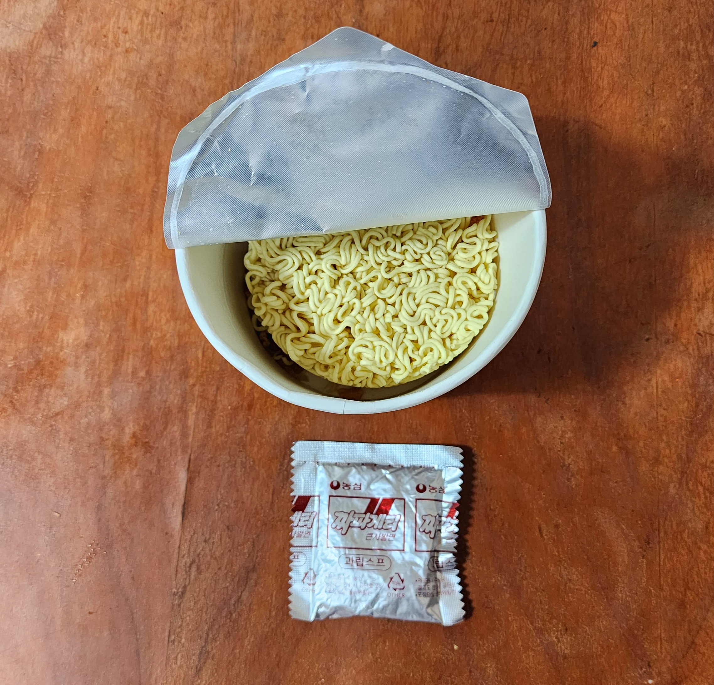 짜파게티큰사발면