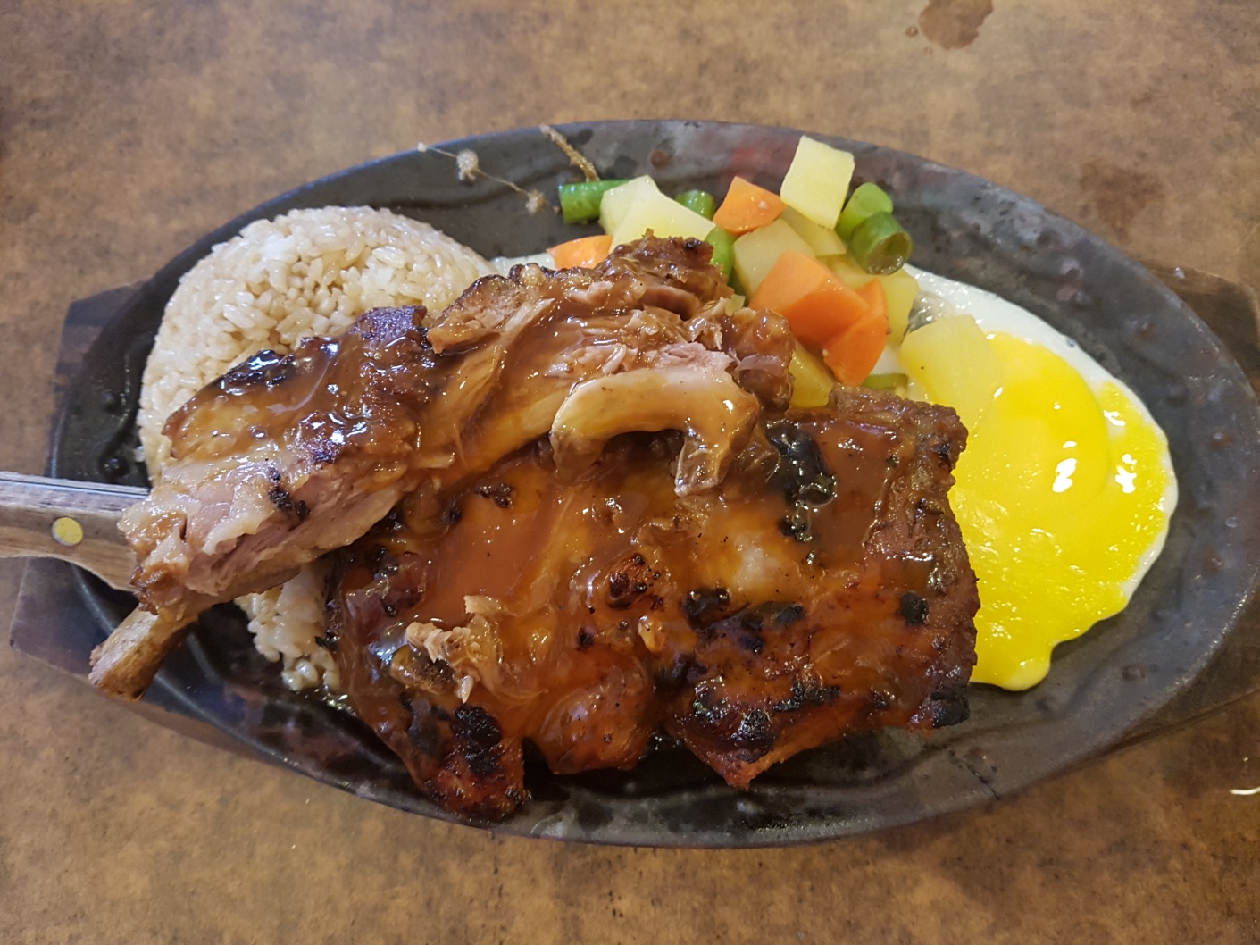 보라카이 아리러브바베큐 메인 메뉴 모습