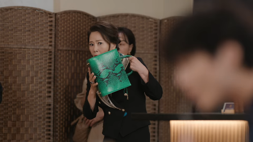 필승과 선영이 식사하는 장면을 본 미자