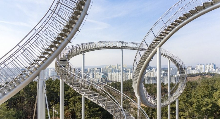 포항 랜드마크 조형물 정상에서 바라본 영일만 바다 전경