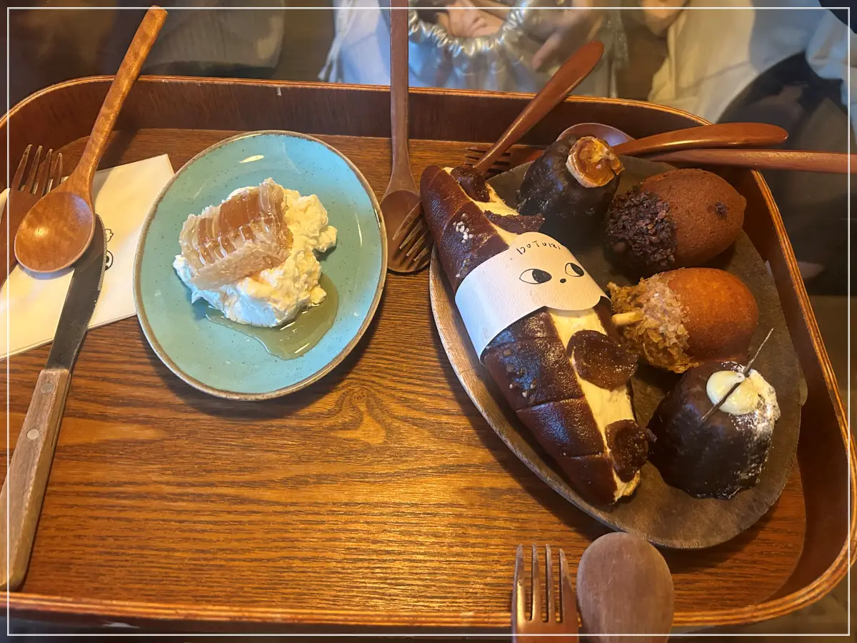 도토리가든-안국점-주문한-리얼허니-와-다양한-빵들-사진