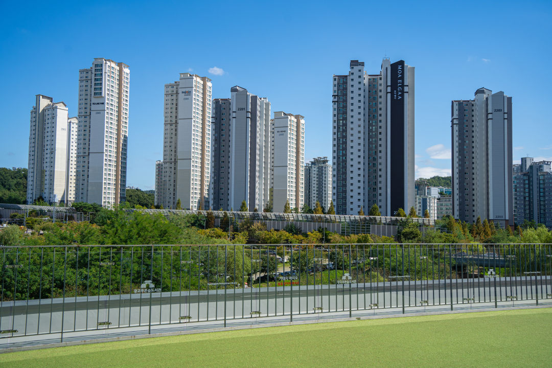 광교 푸른숲 도서관 야외 테라스