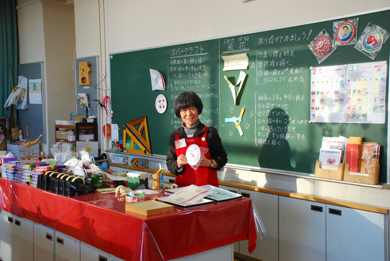 강좌를 통해 장난감의 역사와 놀이의 매력을 배운 자원봉사자가 언제나 놀이의 즐거움과 기쁨을 전해준다