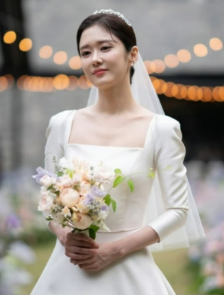 배우 장나라와 남편 정하철 감독의 결혼식 웨딩드레스 이미지