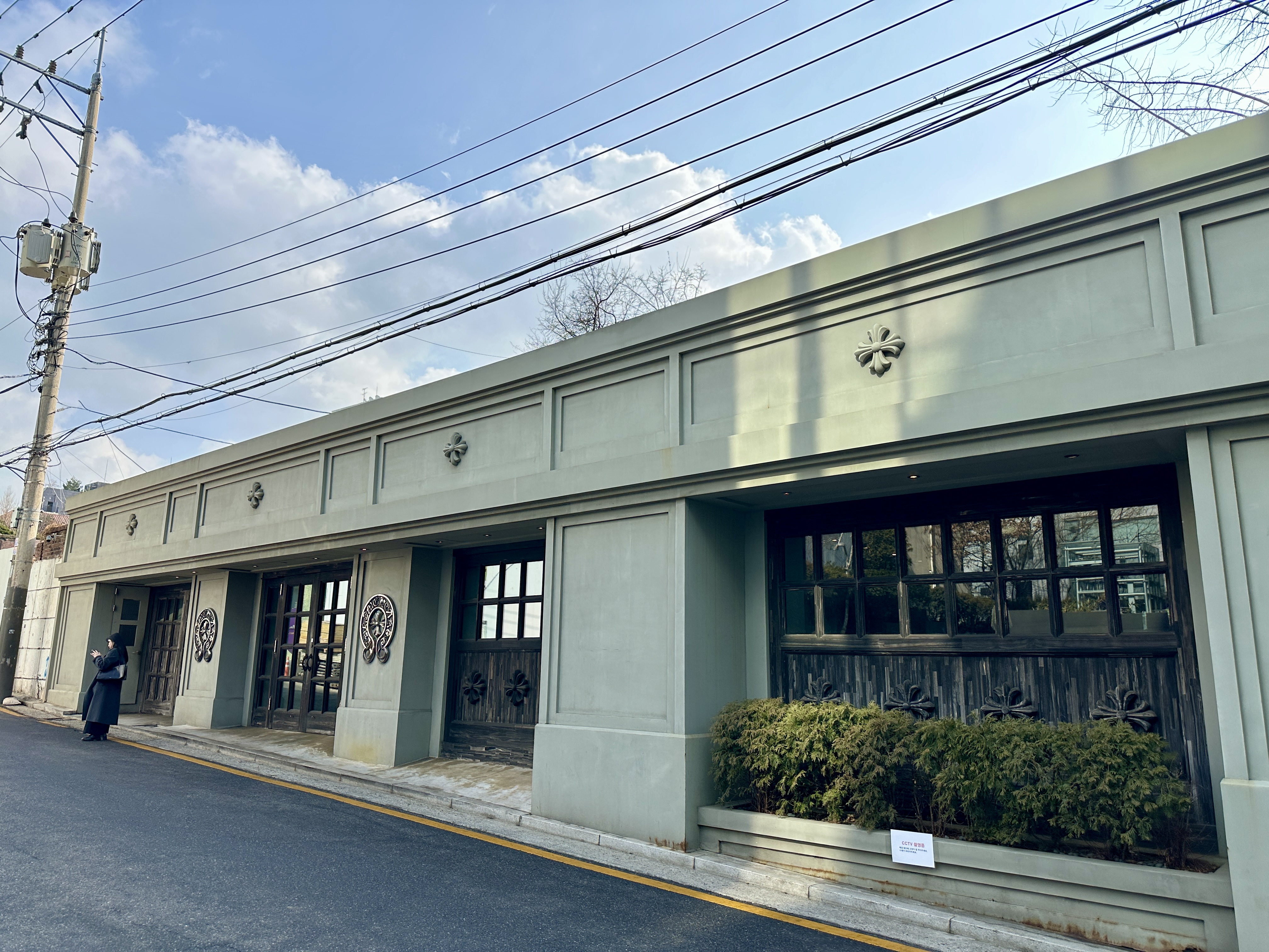 집가는길에 본 크롬하츠 압구정 매장