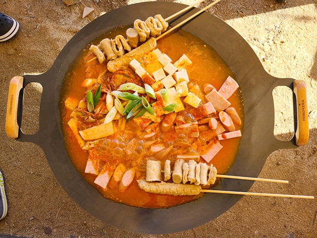 어묵꼬치 넣은 부대찌개