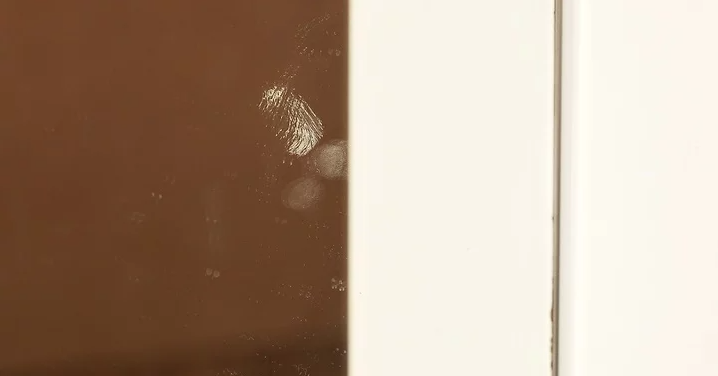 거울의 얼룩을 찾아본다