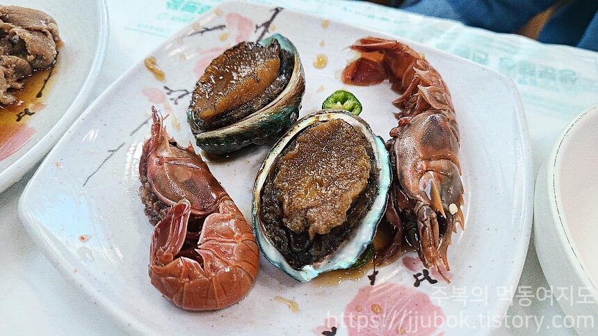 두꺼비게장-돌게장정식-밑반찬-전복장-쏙새우장