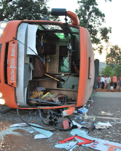 교통사고로 뒤집힌 버스