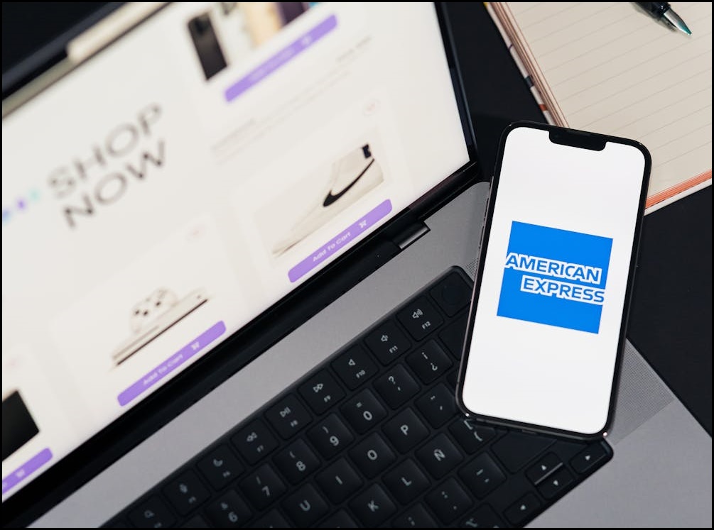 아메리칸 익스프레스의 비즈니스 모델, 프리미엄 전략, 디지털 혁신