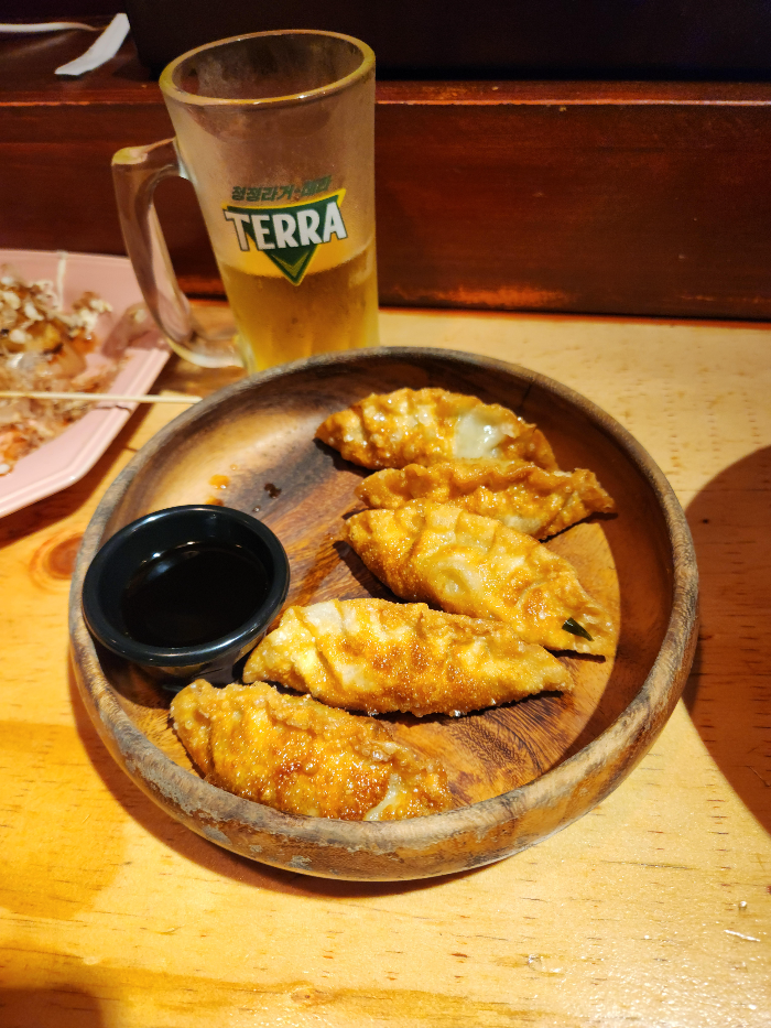 There are five dumplings in a bowl.