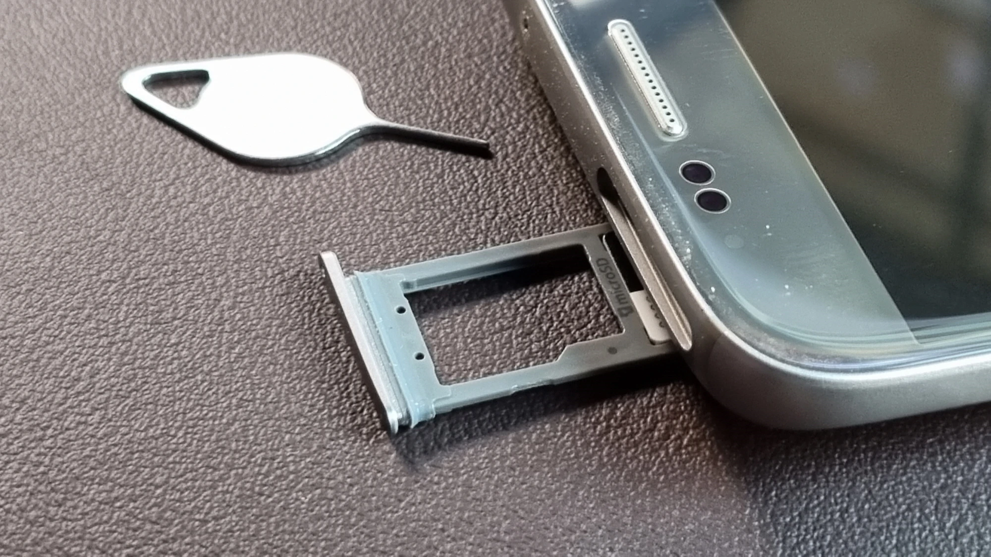 휴대폰 유심 트레이