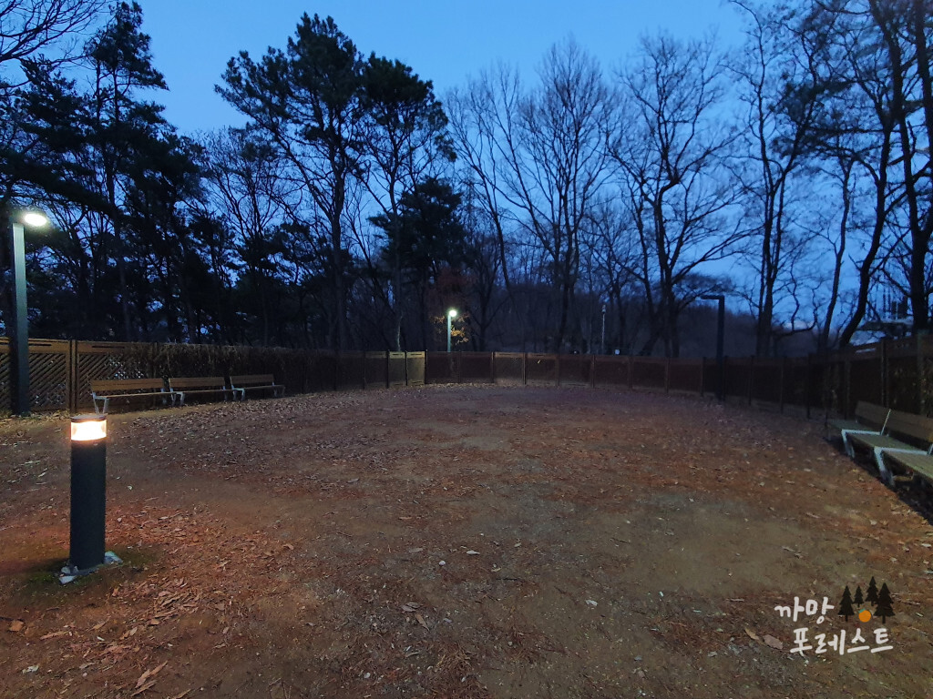 동학산 공터