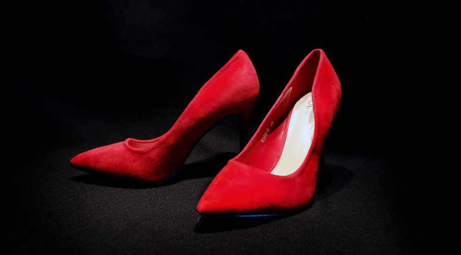 티눈 없애는 방법으로 도움이 되지 않는 하이힐