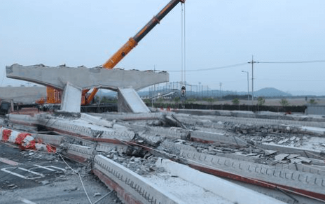 시흥 고가차로 교량 상판붕괴 현장-크레인03