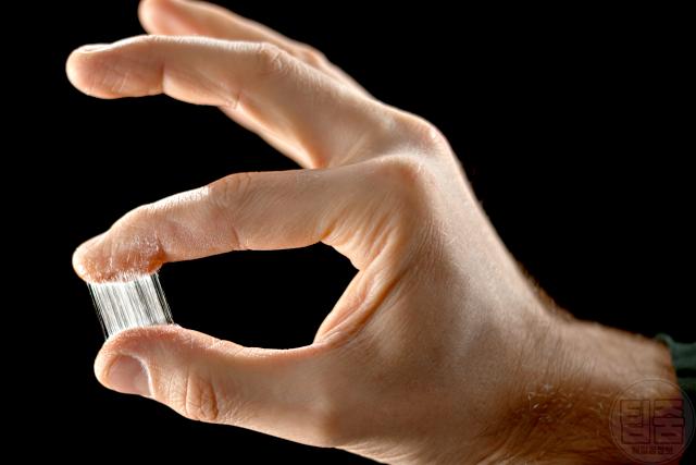 피부에 흰점 생기는 이유 접착제 얼굴흰점 원인