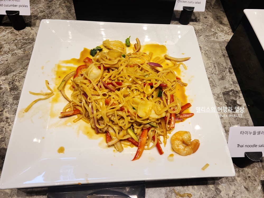 포포인츠 바이 쉐라톤 서울 명동 에볼루션 뷔페 런치 후기