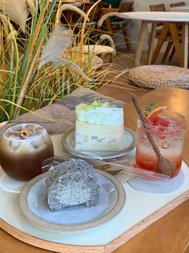 배수정, 자몽오미자에이드, 흑임자 롤떡, 벨론 쌀케이크