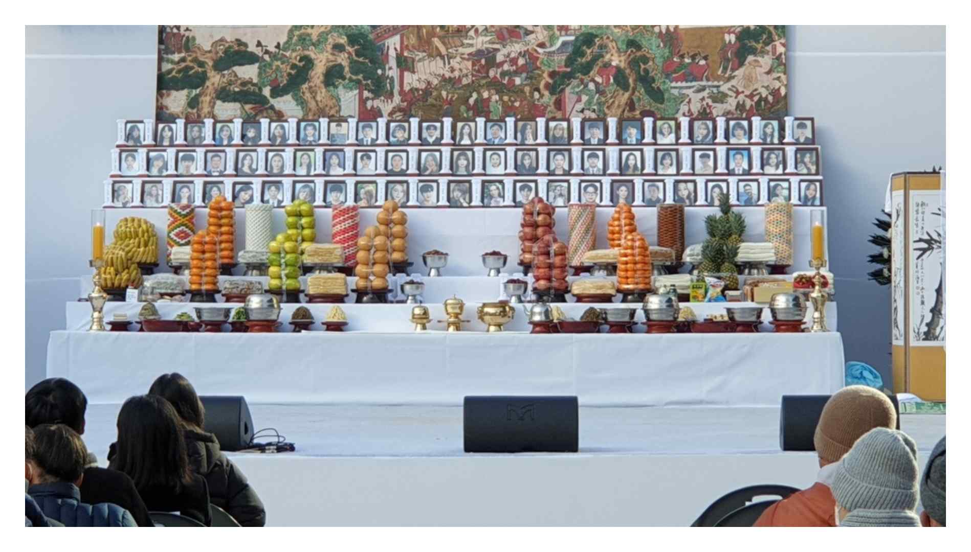 제사상 음식이 놓인 모습