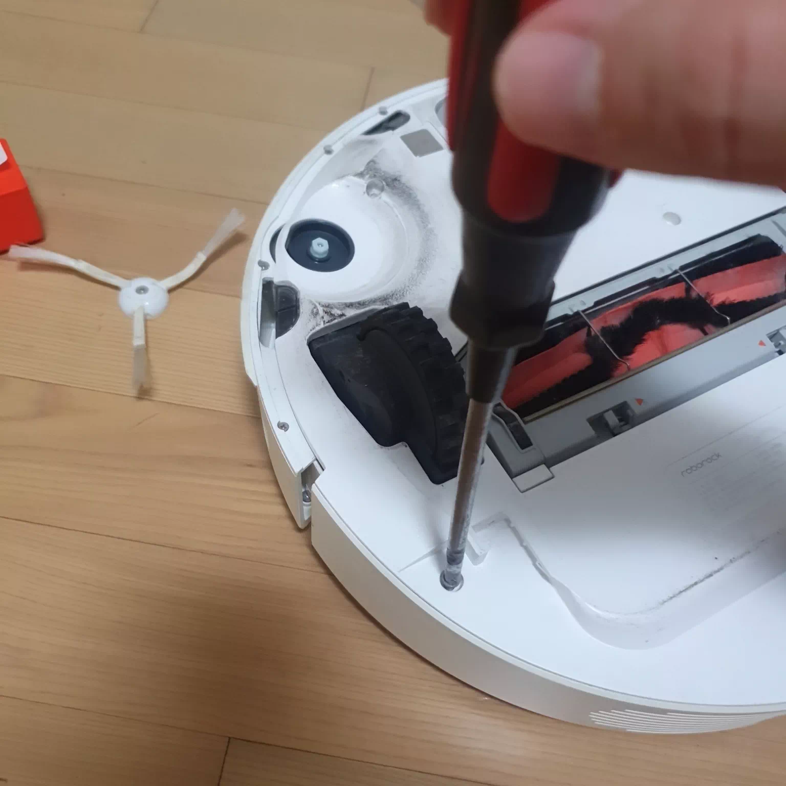 샤오미 로봇 청소기 분해 중2