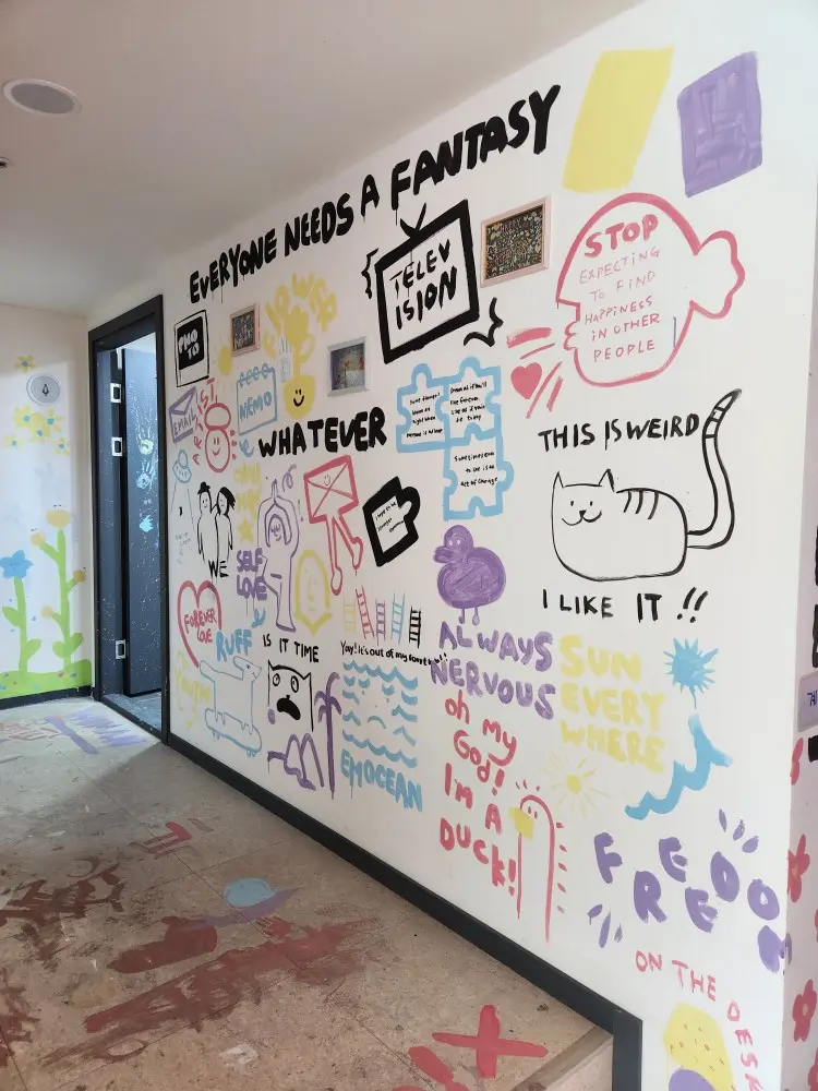 파주 낙서공장 벽면에 그려진 개성 넘치는 캐릭터 그래피티 아트