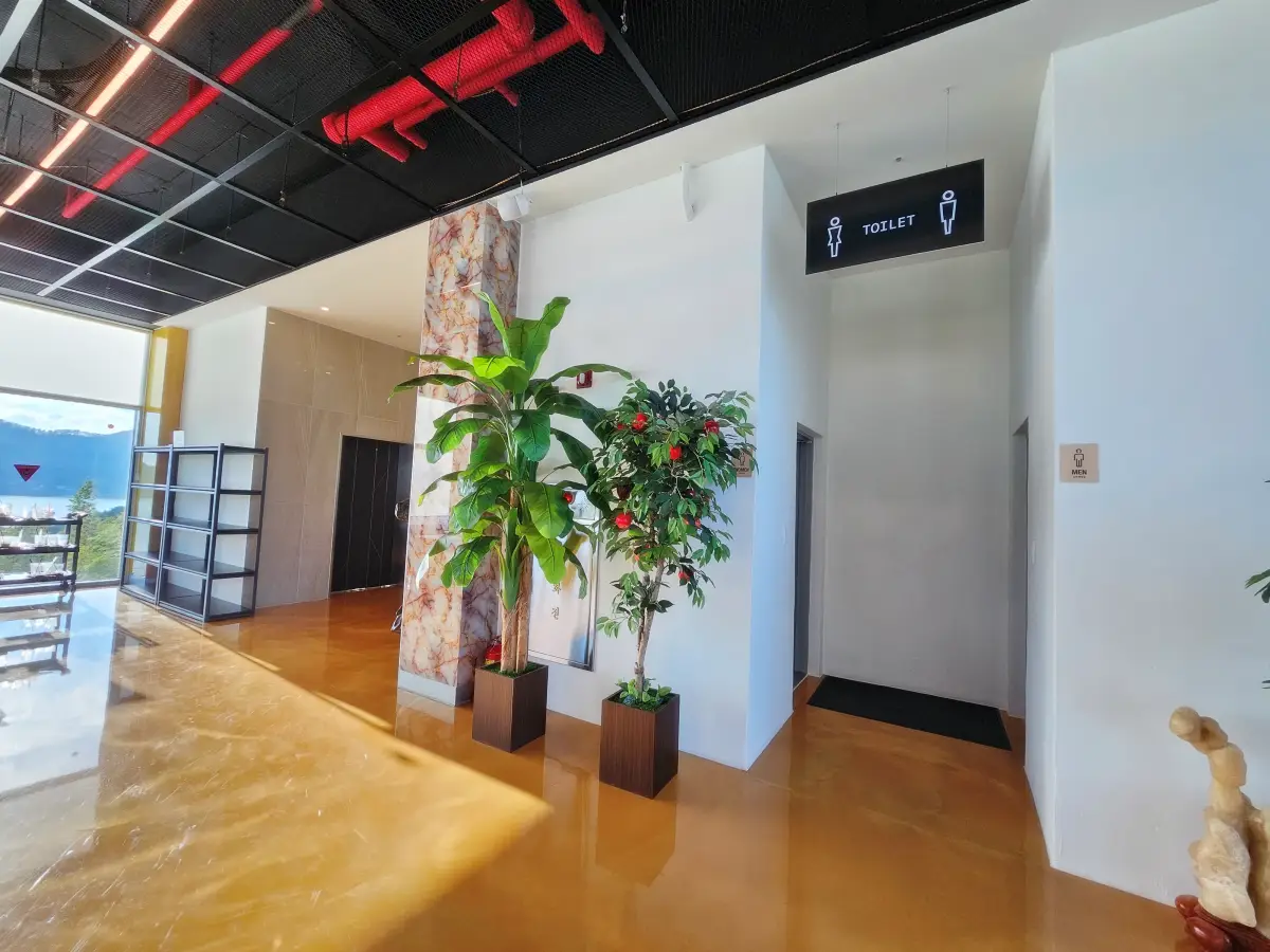 거제도-엄마의바다-카페-3층-풍경-화장실