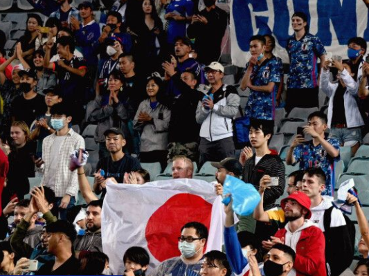 일본 축구대표팀 경기를 관람하는 관중석 사진
