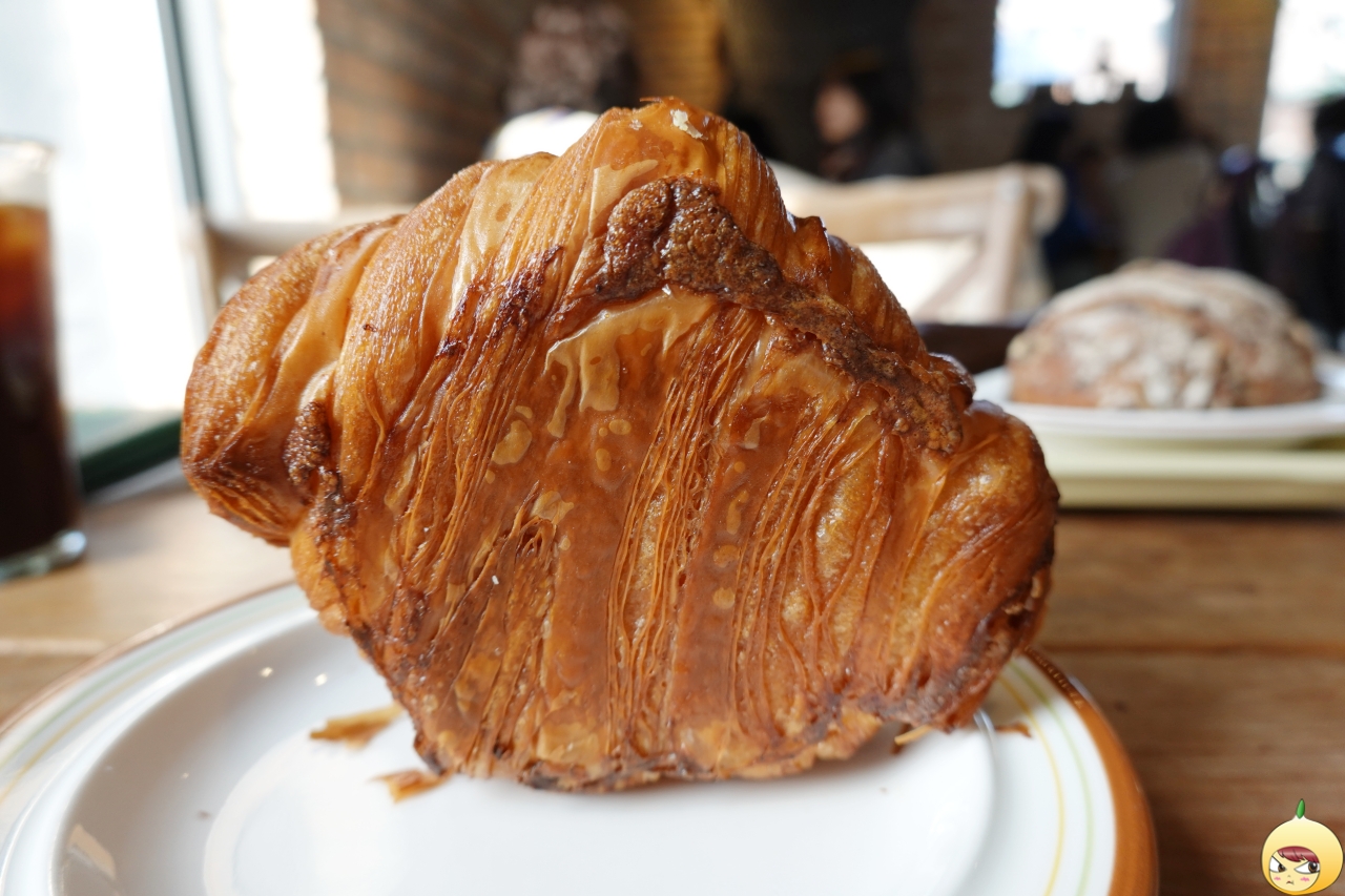 크루아상 뒷면