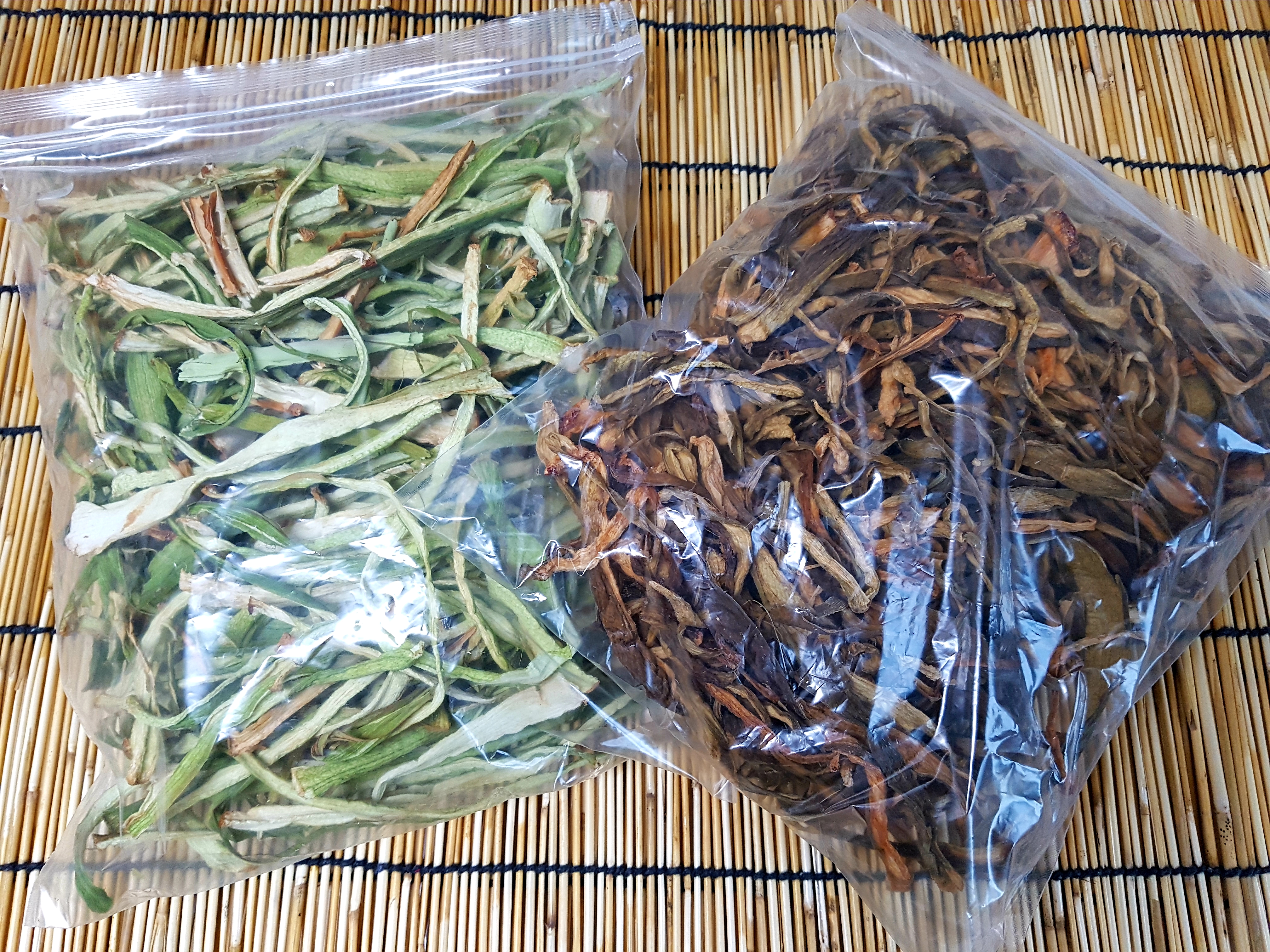 토란대손질,토란대말리기,건토란대,토란줄기,토란대손질법,토란독성,토란나물,토란효능,토란대껍질,토란대요리,하하공주한끼,가을보약,토란수확,알토란,장갑필수,건조기활용법,토란대삶는법,건강한반찬,제철요리,손질노하우