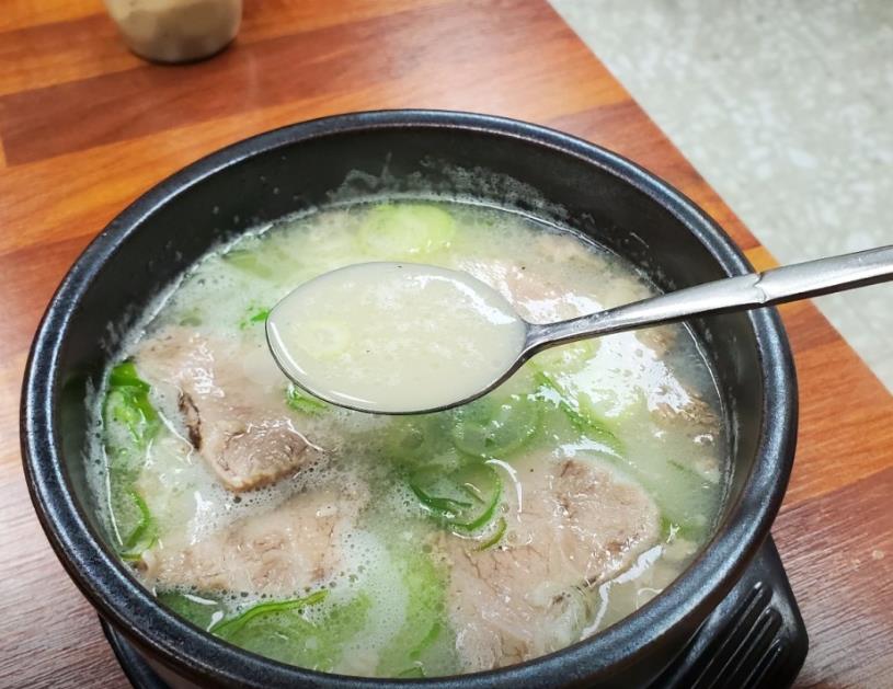 생생정보 5500원 돼지국밥 한 숟가락