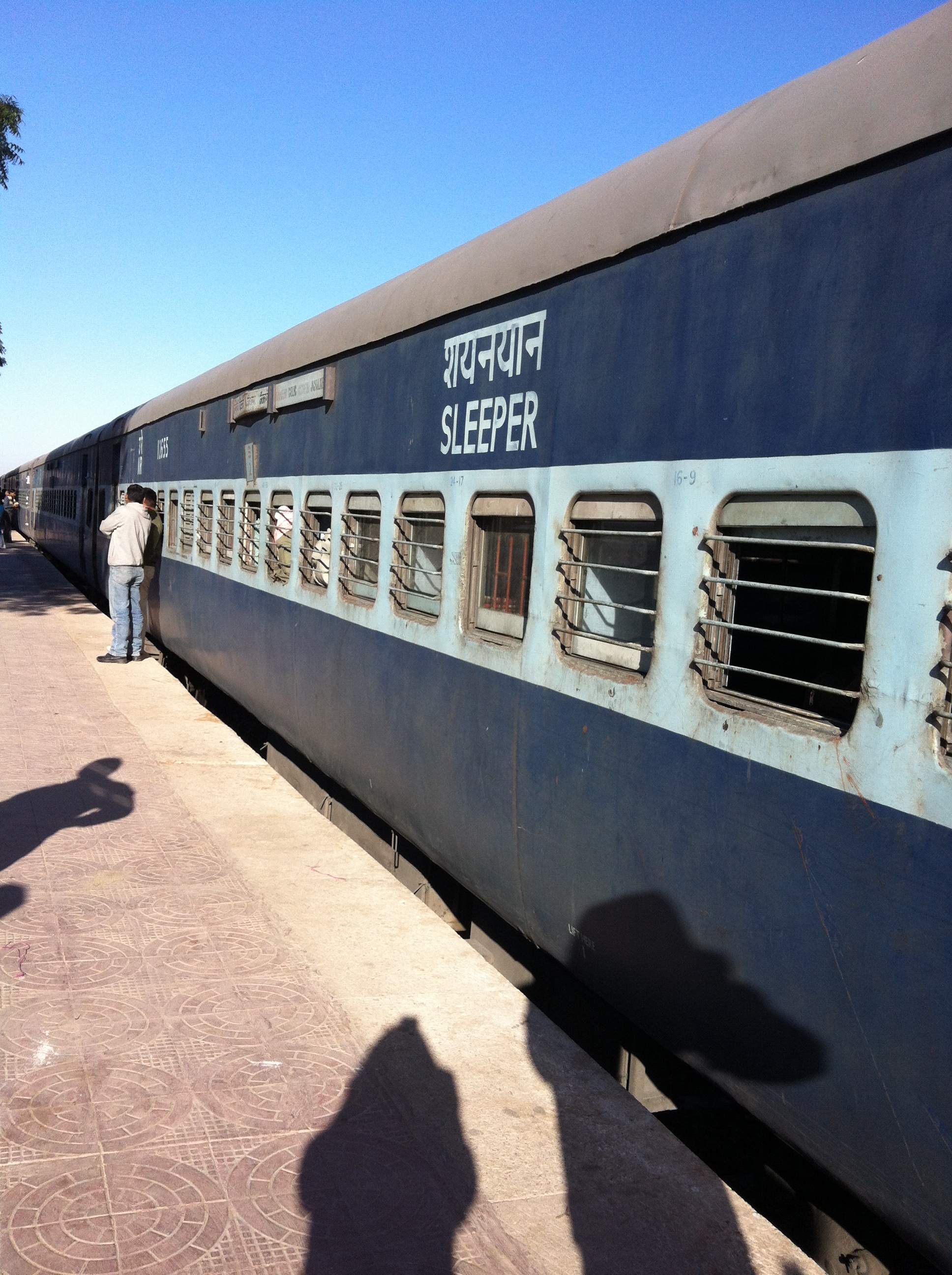 인도 슬리퍼 열차 여행기: 기차 안에서 만난 특별한 문화와 사람들