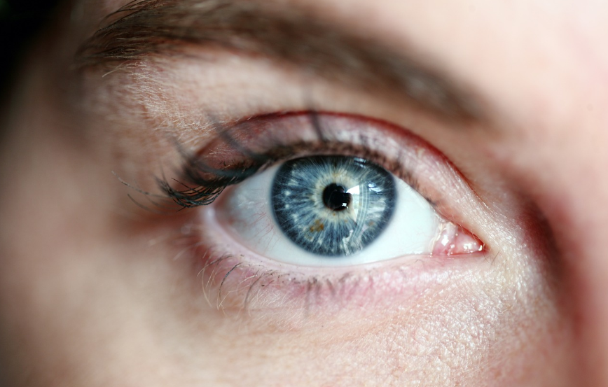 요즘 트렌드 '눈깜빡임 영상' 이미지