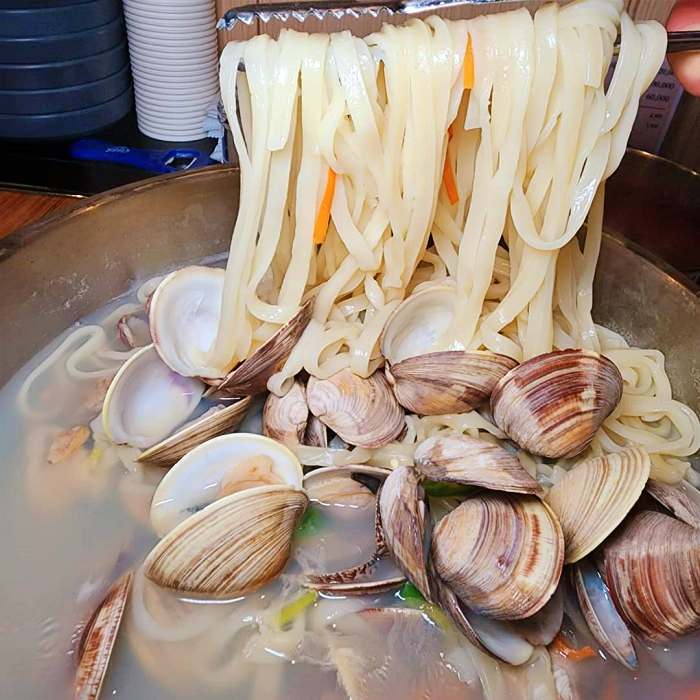 생방송투데이 하남 미사 진한 육수 백합 조개 바지락 칼국수 맛집