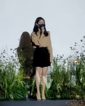 아이유-축가부르는-모습