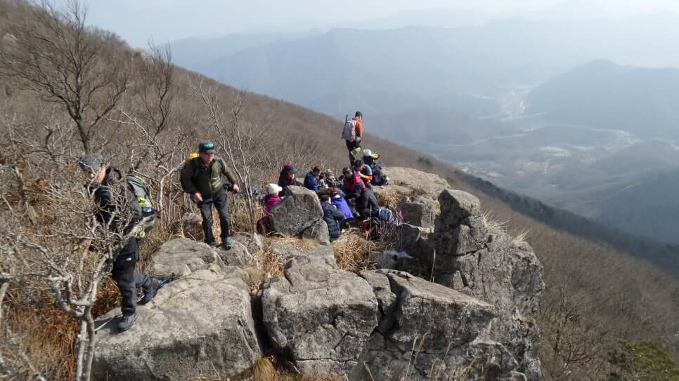100대 명산 등산하기 열한번째 고창 방장산 서해안과 고창 평야를 한눈에 바라볼 수 있는 탁 트인 조망을 갖추고 있는 산