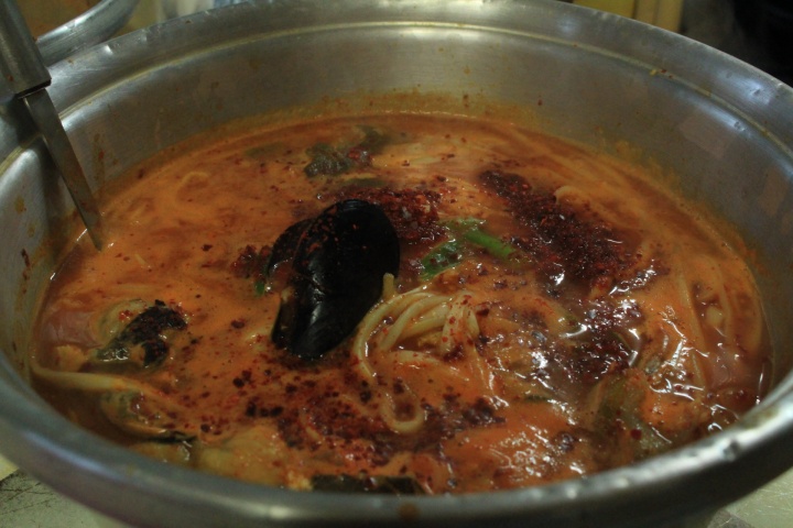 양푼이에 담긴 모리국수