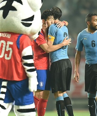 손흥민 안와골절 마스크