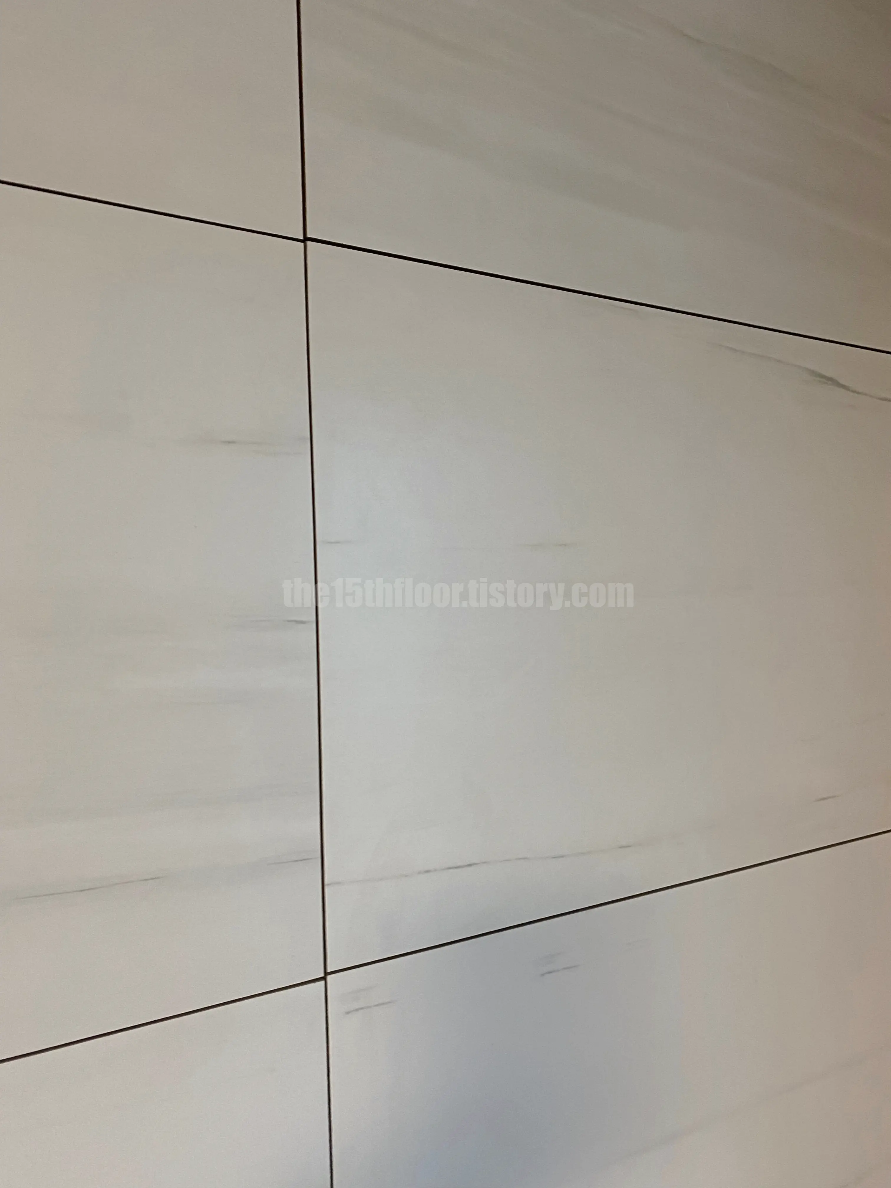 타일 하자 부분 시공 (시공 전 타일 상태)