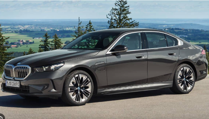 BMW 550E 플러그인 하이브리드 가격 제원 출시일 2025
