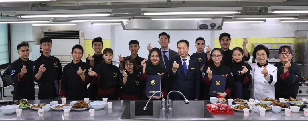 육광심 호텔 학교 이사장 프로필