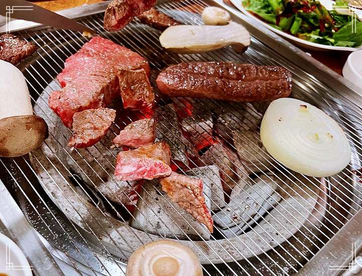 나혼자산다 나혼산 전현무 한우 숯불구이 전현무 식육식당 고기집 소고기 전문점 맛있는 정육점 식당 가게 평창 맛집 가격 위치 어디
